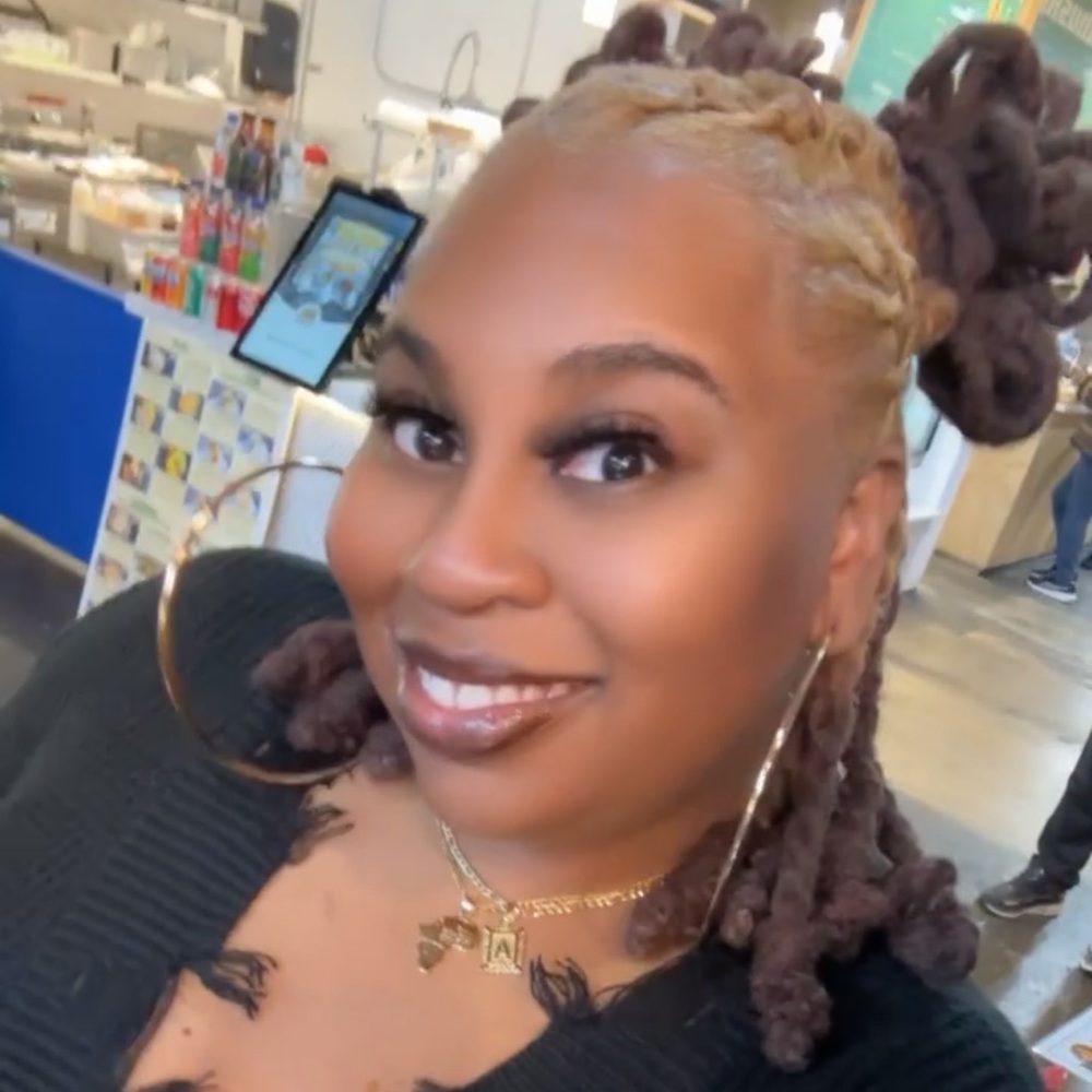 Meet your Posher, Alishia